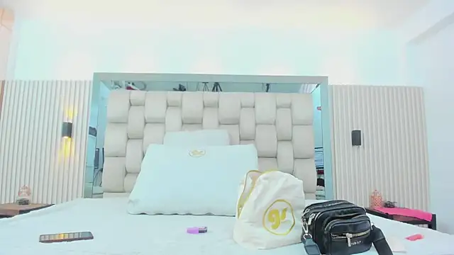 ikia lopez  online show from December 22, 2025, 7:36 pm