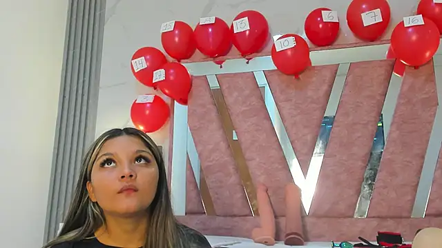 Snapshot of Wonderkloe_ chatting on February 18, 2026, 7:54 pm Wonderkloe online show from February 18, 2026, 7:54 pm