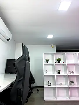 megan bigboobs  online show from October 28, 2025, 11:09 am