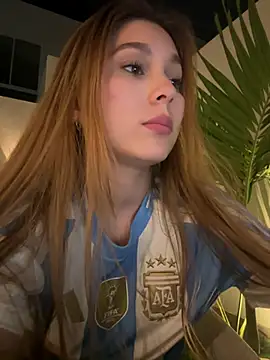 Nikii   online show from June 17, 2026, 12:43 am