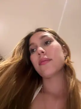 Nikii   online show from June 15, 2026, 4:23 am