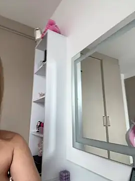 Nikii   online show from March 26, 2026, 3:43 pm