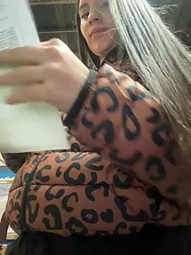 Isabella21  online show from January 13, 2026, 11:30 pm