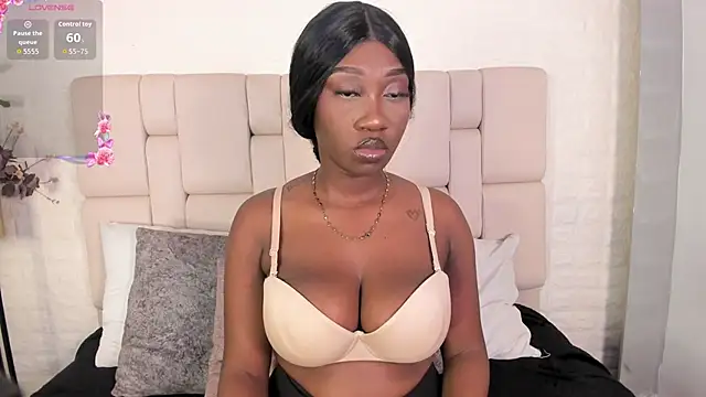estefanyy  online show from May 14, 2026, 4:42 am