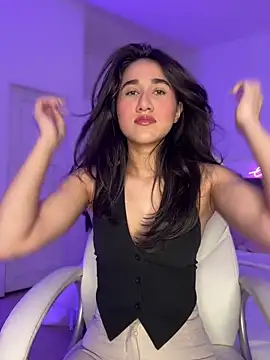 julieta jhonss online show from April 12, 2026, 2:48 am