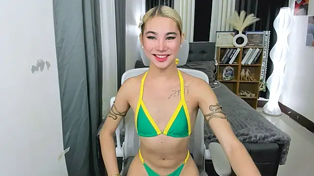 hotjessieempress online show from May 12, 2026, 8:04 pm