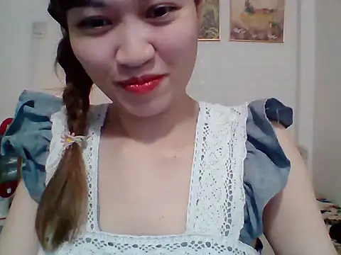 Snapshot of __Donna__ chatting on October 9, 2025, 11:55 am   Donna   online show from October 9, 2025, 11:55 am