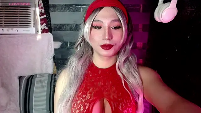 UrhotlucyTS online show from October 4, 2025, 5:53 am