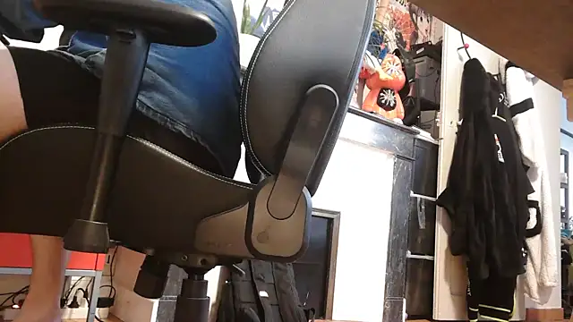 Snapshot of Hairyfred73 chatting on November 10, 2025, 7:57 am Hairyfred73 online show from November 10, 2025, 7:57 am