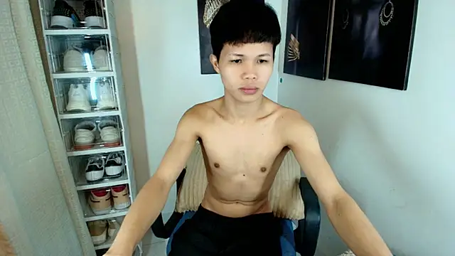 crazyasiantwink online show from October 26, 2025, 5:46 pm