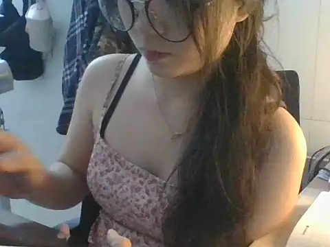 Linzly online show from October 21, 2025, 5:01 pm