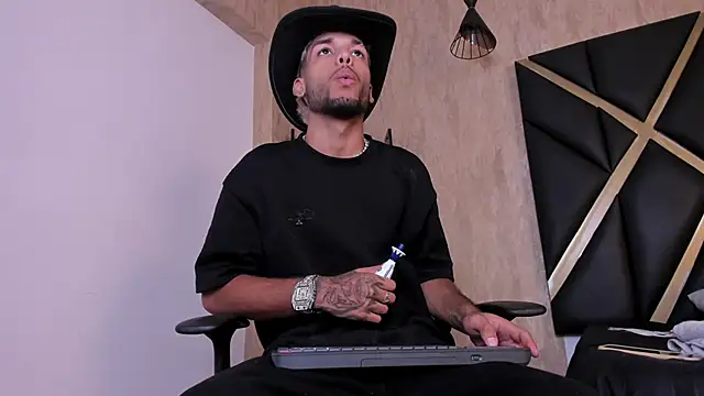 Thiagoferreti online show from September 19, 2025, 3:32 am