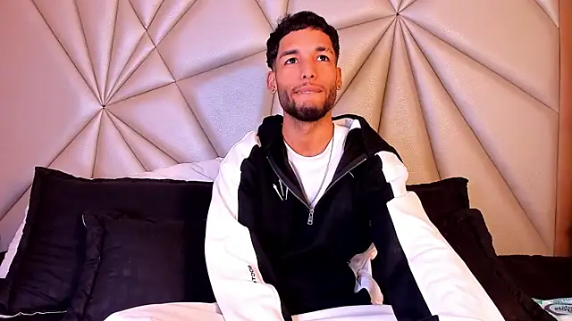 Thiagoferreti online show from April 6, 2026, 1:12 am