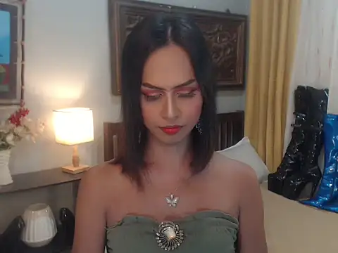 Nathalieheartt online show from November 16, 2025, 2:27 am