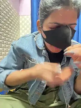 Hot Jaanvi  online show from February 6, 2026, 3:52 pm