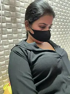 Snapshot of Hot_Jaanvi_ chatting on April 13, 2026, 5:50 pm Hot Jaanvi online show from April 13, 2026, 5:50 pm