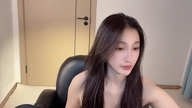 Snapshot of Seraphina-se chatting on October 18, 2025, 5:15 pm Seraphina-se online show from October 18, 2025, 5:15 pm