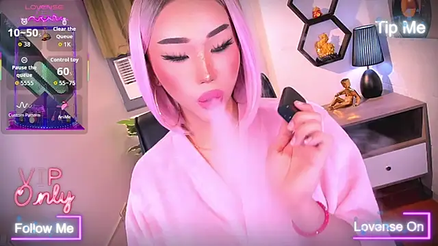 TriciaCumLoader online show from April 18, 2026, 9:55 am