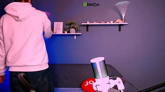 lucas long  online show from December 14, 2025, 9:37 am