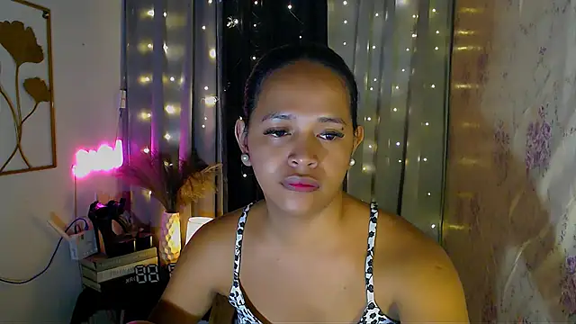 Lorainnelustts online show from February 12, 2026, 3:50 am