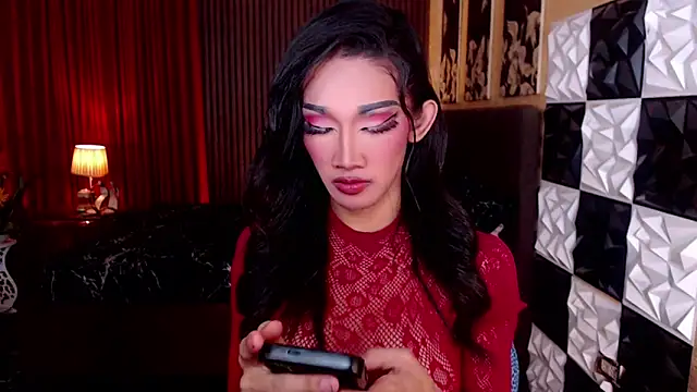 lhexiecollins online show from April 13, 2026, 12:42 pm