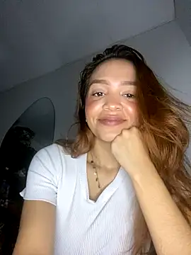 Snapshot of Cloudisis chatting on November 12, 2025, 8:29 am Cloudisis online show from November 12, 2025, 8:29 am