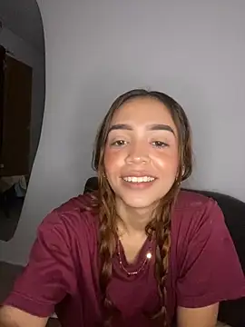 Snapshot of Cloudisis chatting on November 9, 2025, 9:35 am Cloudisis online show from November 9, 2025, 9:35 am