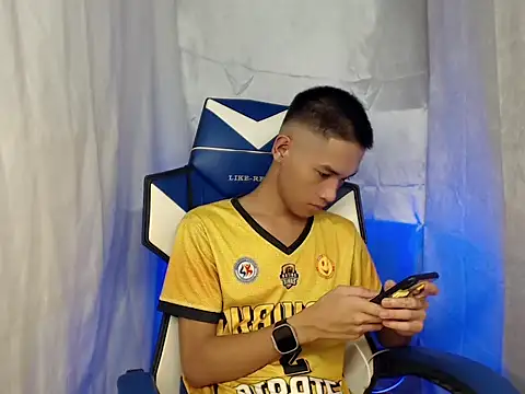 Snapshot of riks_tyler chatting on February 17, 2026, 12:35 pm riks tyler online show from February 17, 2026, 12:35 pm