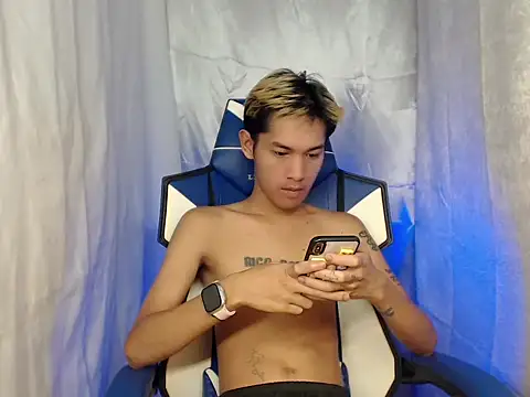 Snapshot of riks_tyler chatting on February 15, 2026, 9:30 am riks tyler online show from February 15, 2026, 9:30 am