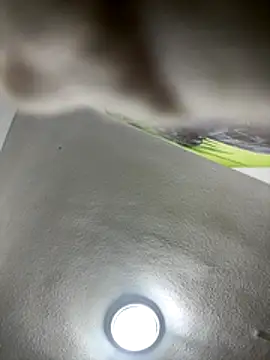 aavrdvh33 online show from November 6, 2025, 9:08 pm