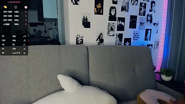 lovelyalivia online show from November 6, 2025, 9:24 am