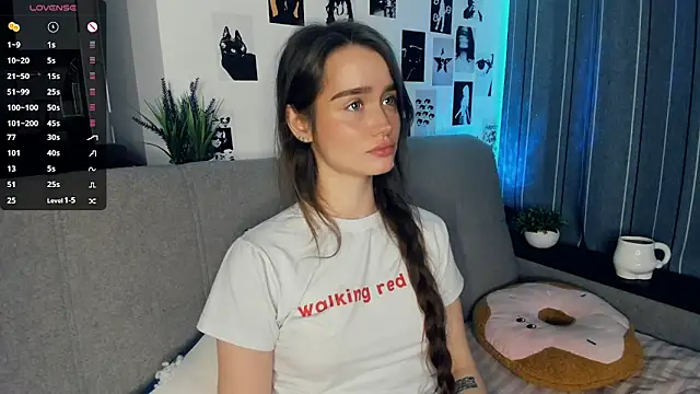 lovelyalivia online show from October 22, 2025, 9:31 am