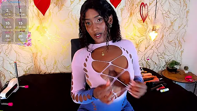 NAOMY COOPER online show from June 12, 2026, 8:39 pm