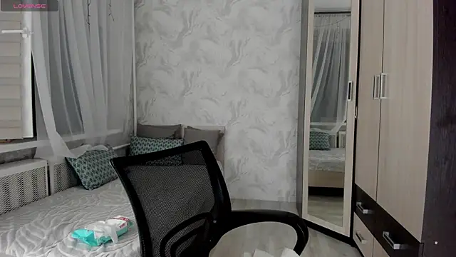 emilia mur online show from July 28, 2026, 8:52 pm