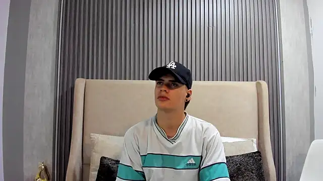 BenitoSaenz online show from October 18, 2025, 3:52 am