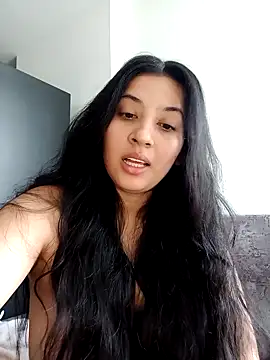 VALENTINA ROUSE  online show from November 14, 2025, 3:05 pm