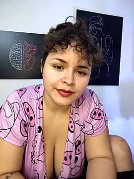 SeleneLuminari8 online show from December 16, 2025, 1:48 pm