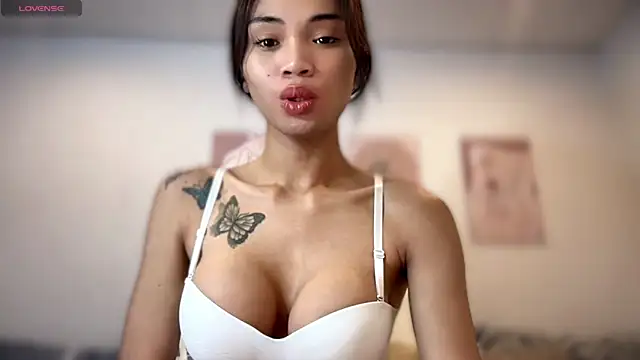 Angelfabxx online show from March 6, 2026, 10:27 pm