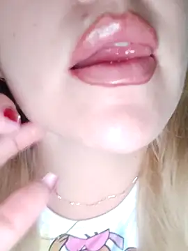 cameron 06 online show from April 13, 2026, 11:47 am