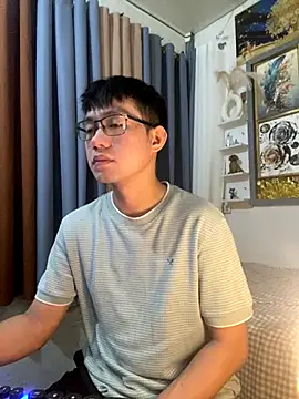 xshyboyx online show from November 18, 2025, 2:27 am