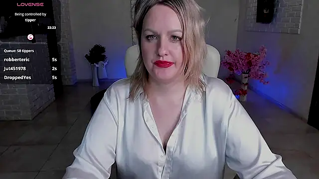 MariemLui online show from November 20, 2025, 8:09 pm