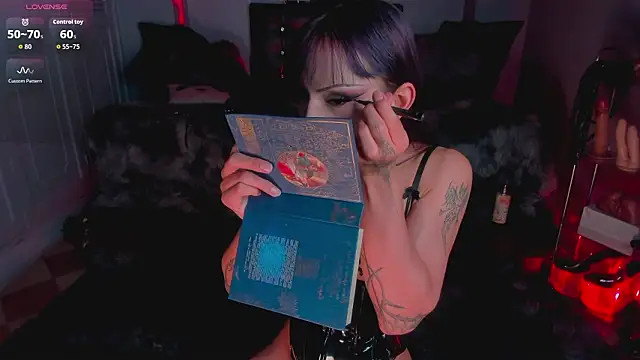 Snapshot of Draculairis chatting on February 6, 2026, 2:02 pm Draculairis online show from February 6, 2026, 2:02 pm