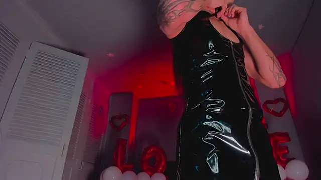 Snapshot of Draculairis chatting on February 13, 2026, 2:17 pm Draculairis online show from February 13, 2026, 2:17 pm