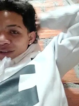 daniel-garzon-00 online show from November 10, 2025, 11:32 pm