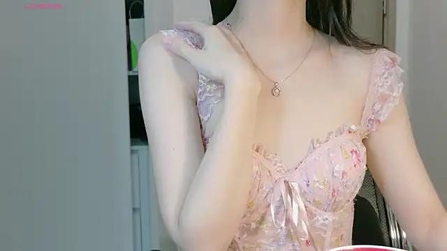 Ryeon 99 online show from April 18, 2026, 3:20 am