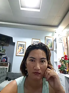 lustlushlady6 online show from November 12, 2025, 9:18 pm