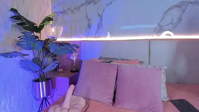 ValSmith  online show from March 11, 2026, 4:39 am