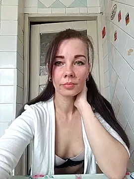 Adeline3302 online show from April 17, 2026, 12:19 pm