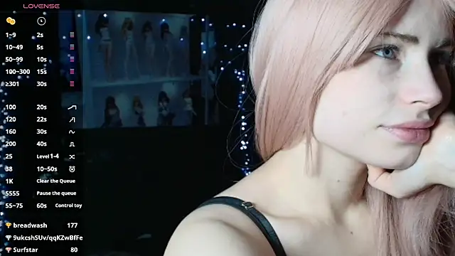 PieraMarch online show from November 13, 2025, 8:46 pm