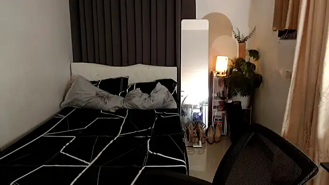 Ur QueenCamilla online show from November 13, 2025, 3:32 am